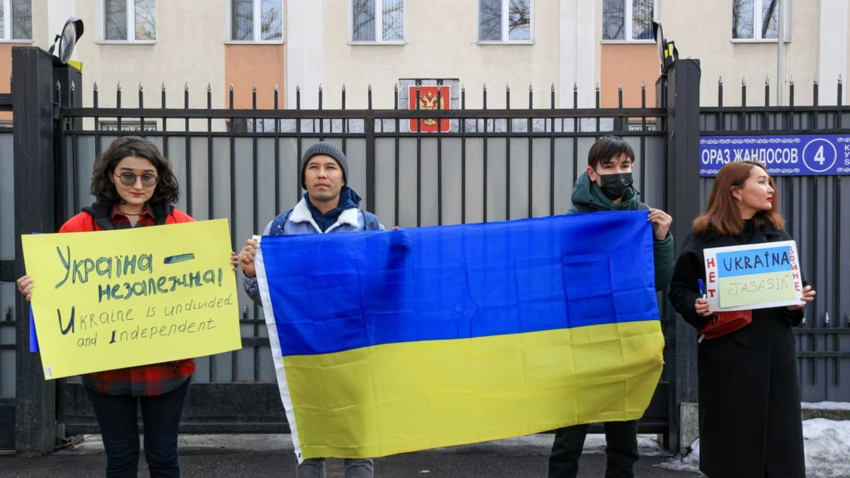 Ресейдің Алматыдағы консулдығы алдында белсенділер наразылық өткізді