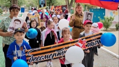 «Бессмертный полк»: Байқоңырда балабақшада әскеру шеру өткізілді