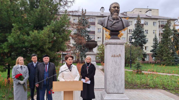 Татарстанда ұлы ақын Абайдың ескерткіш-бюсті ашылды